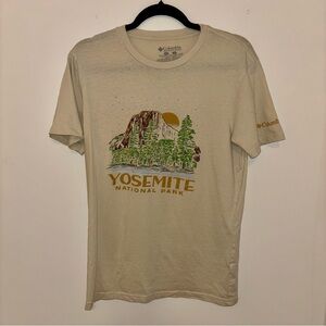 Columbia Cream Colored Yosemite Printed Short Sleeve T-Shirt, Size Medium